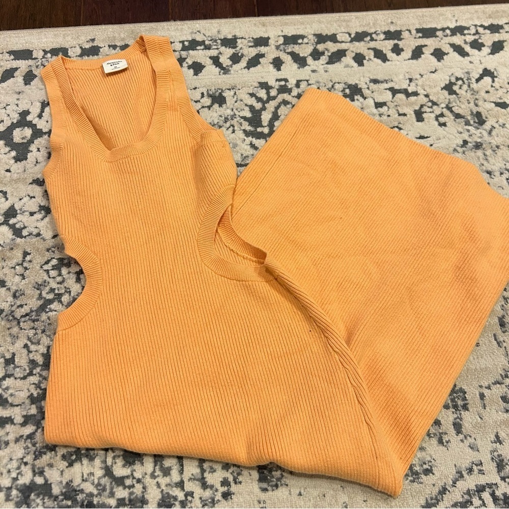 Abercrombie & Fitch Elevated Knit Side Cutout Midi Dress - Picture 4 of 5